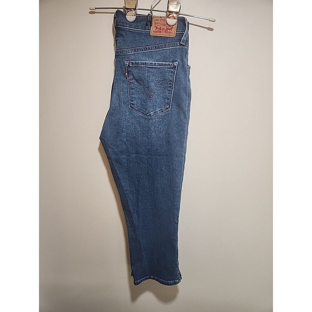 Women's Levi's Classic Capri Size 4 Blue Jeans Denim Stretch